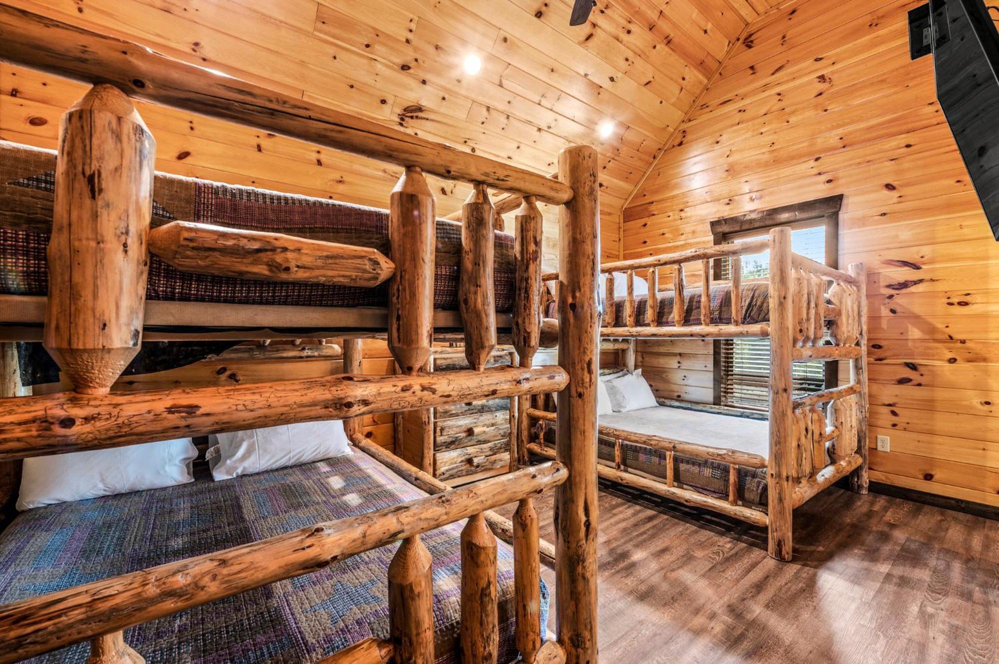 The Great Maple Retreat By Stony Brook Cabins แกตลิงเบิร์ก ภายนอก รูปภาพ